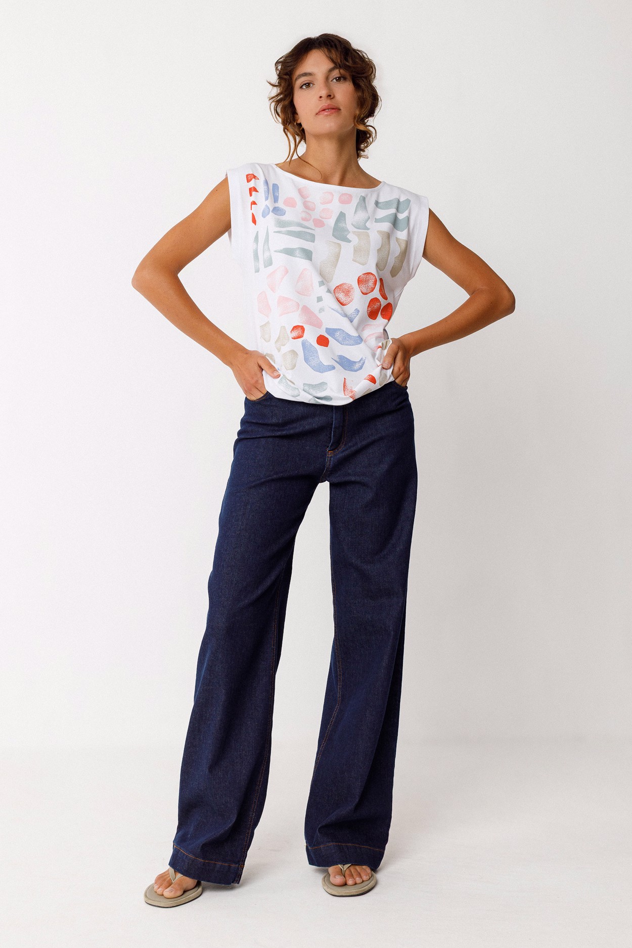 Tienda especializada en las mejores marcas de Ropa Ética, Sostenible y de algodón orgánico en Granada y Jaén. SKFK, Skunkfunk, PAN Producto BásicoCAMISETA MARIXOL