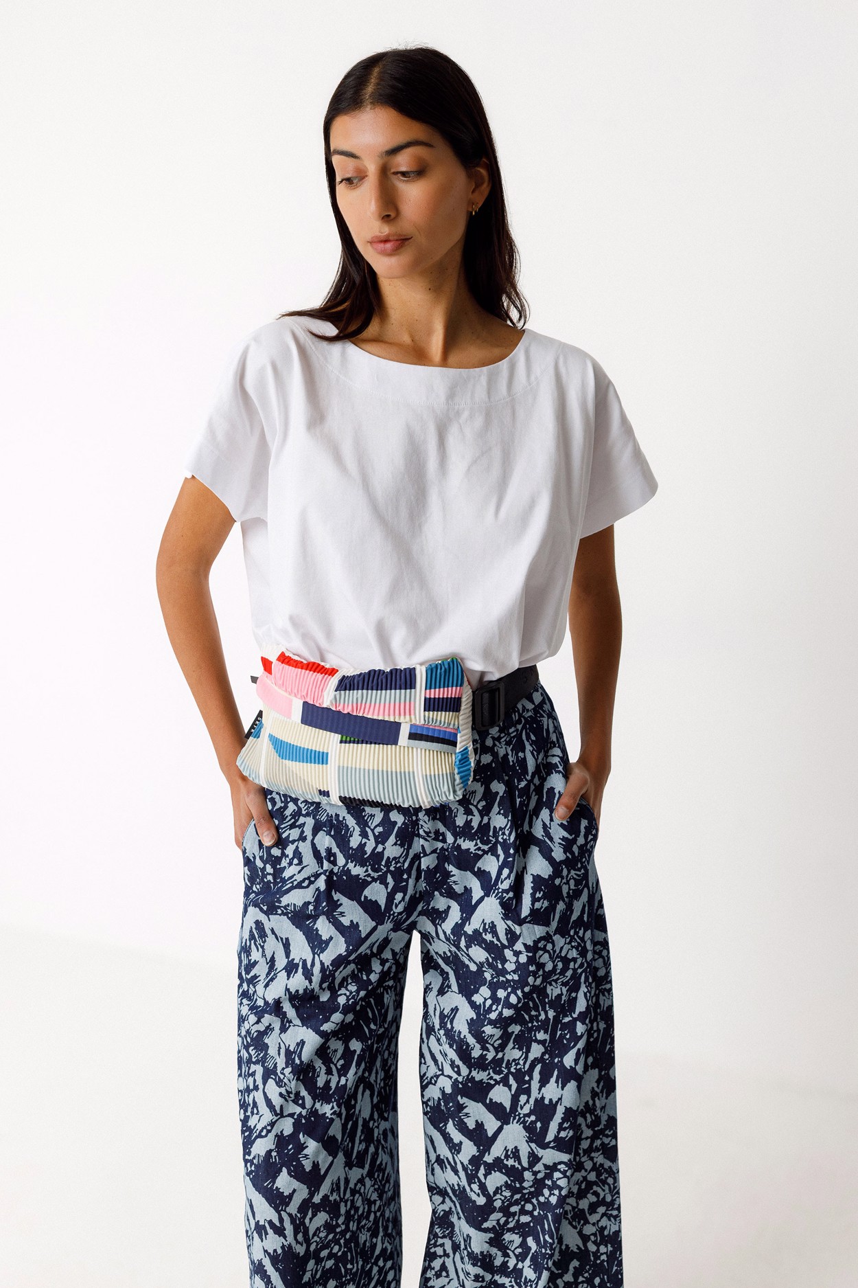 Tienda especializada en las mejores marcas de Ropa Ética, Sostenible y de algodón orgánico en Granada y Jaén. SKFK, Skunkfunk, PAN Producto Básico RIÑONERA ADOR