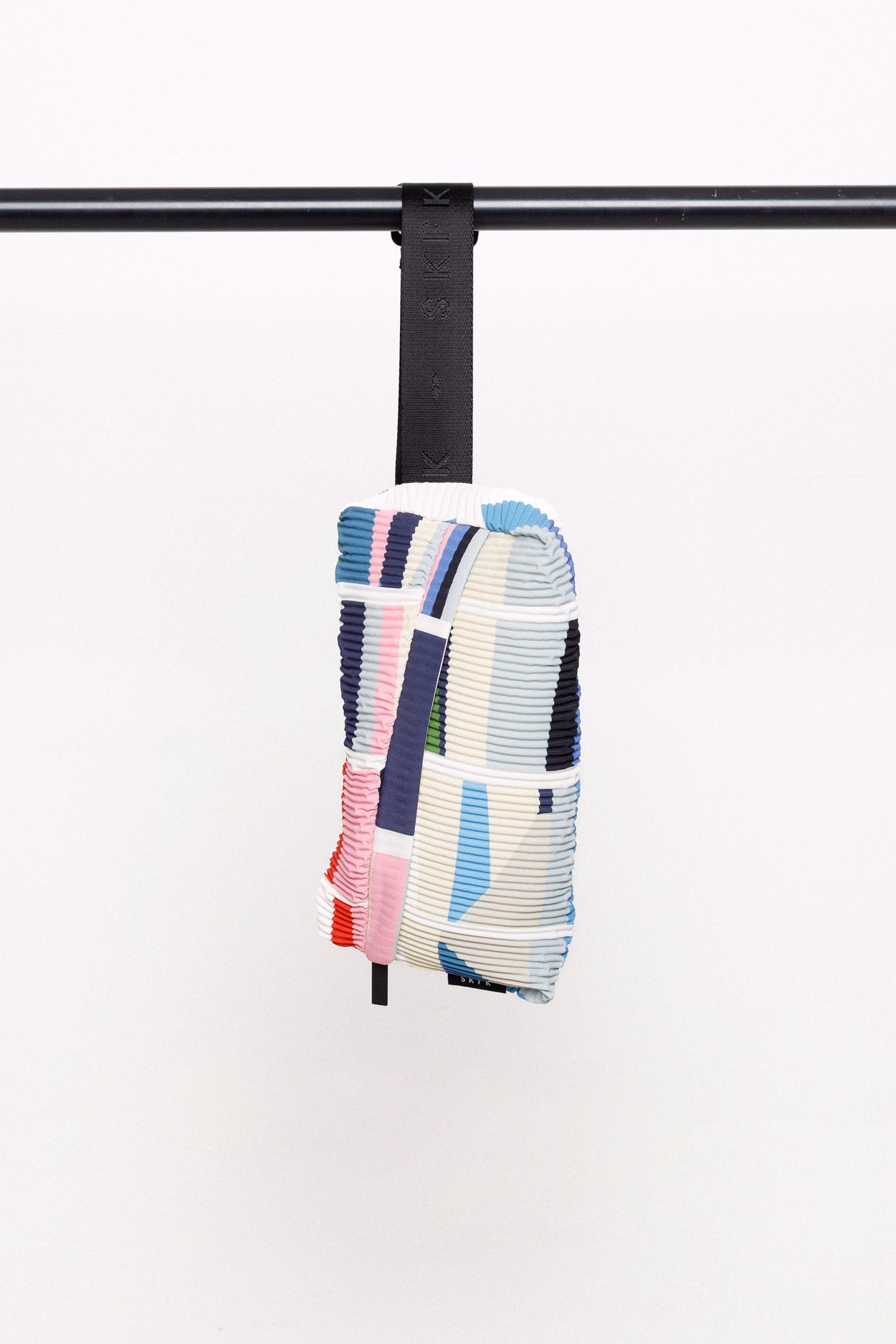 Tienda especializada en las mejores marcas de Ropa Ética, Sostenible y de algodón orgánico en Granada y Jaén. SKFK, Skunkfunk, PAN Producto BásicoRIÑONERA ADOR