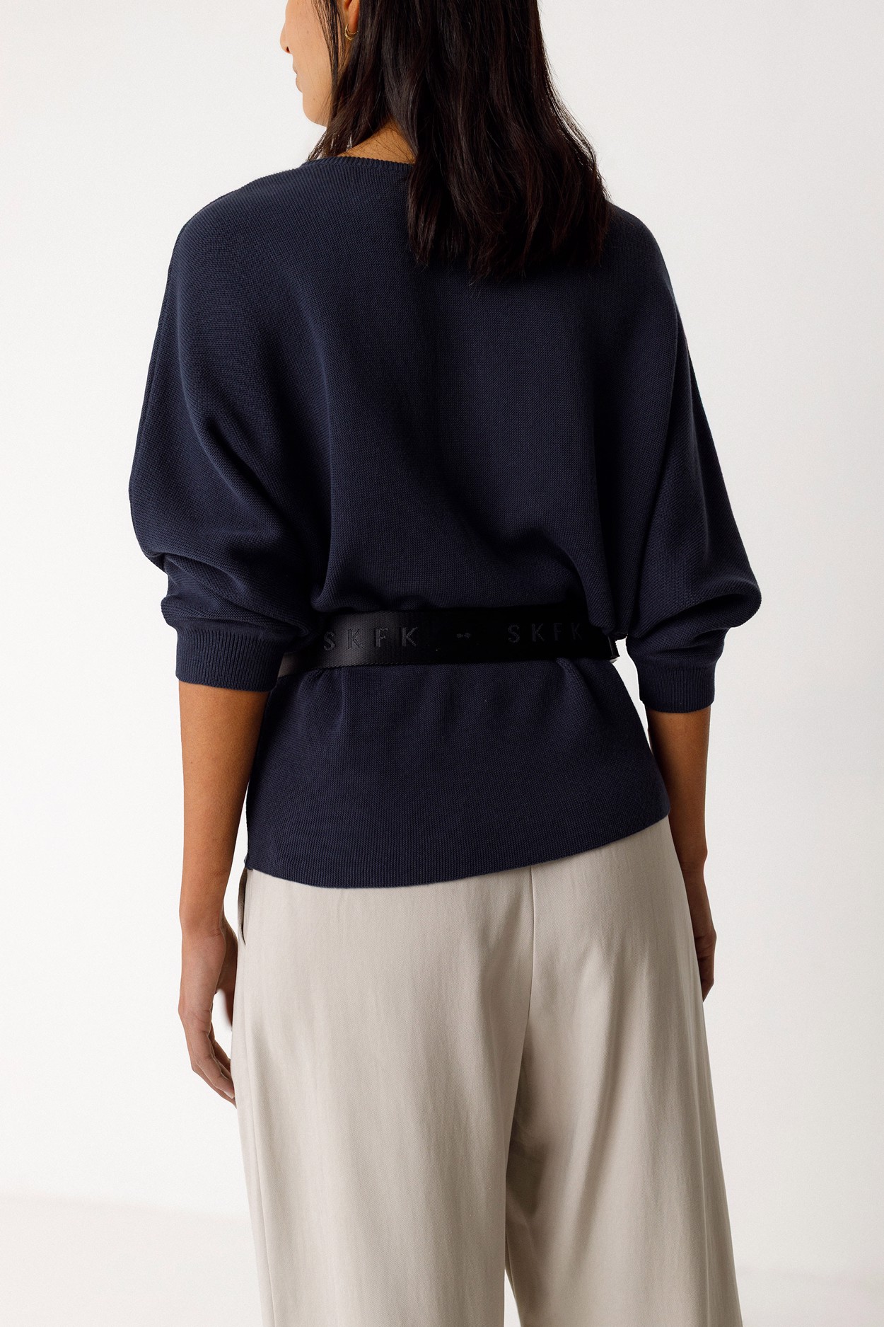 Tienda especializada en las mejores marcas de Ropa Ética, Sostenible y de algodón orgánico en Granada y Jaén. SKFK, Skunkfunk, PAN Producto BásicoRIÑONERA ADOR