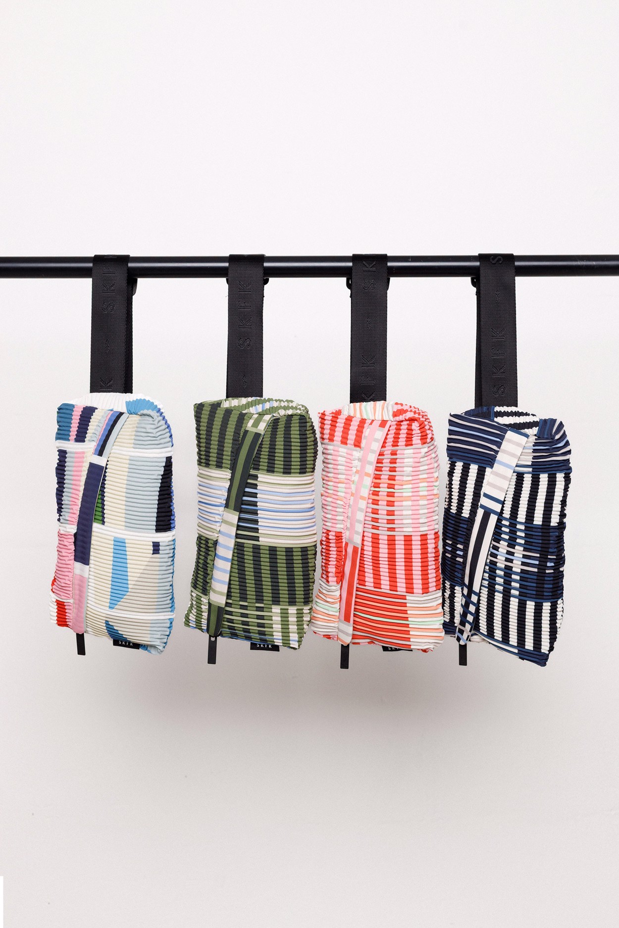 Tienda especializada en las mejores marcas de Ropa Ética, Sostenible y de algodón orgánico en Granada y Jaén. SKFK, Skunkfunk, PAN Producto BásicoRIÑONERA ADOR