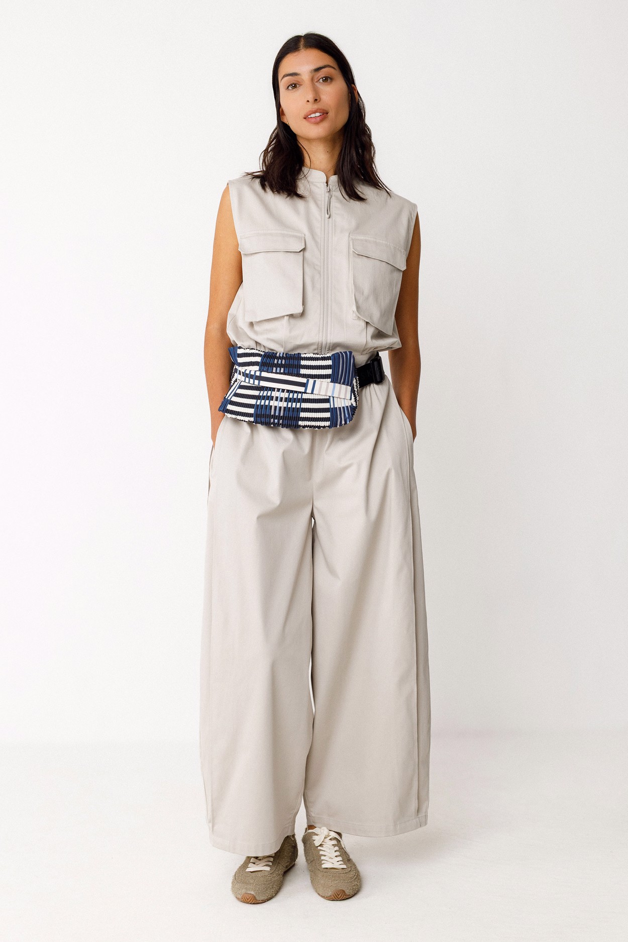 Tienda especializada en las mejores marcas de Ropa Ética, Sostenible y de algodón orgánico en Granada y Jaén. SKFK, Skunkfunk, PAN Producto Básico RIÑONERA ADOR