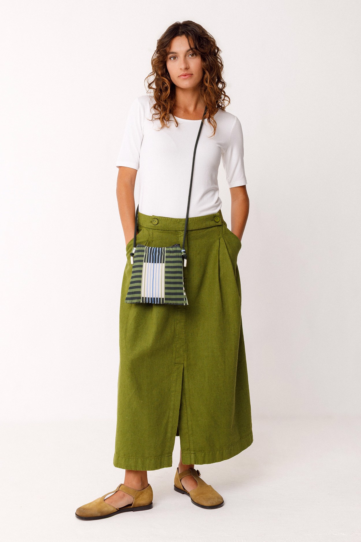 Tienda especializada en las mejores marcas de Ropa Ética, Sostenible y de algodón orgánico en Granada y Jaén. SKFK, Skunkfunk, PAN Producto Básico BOLSO ZUIA