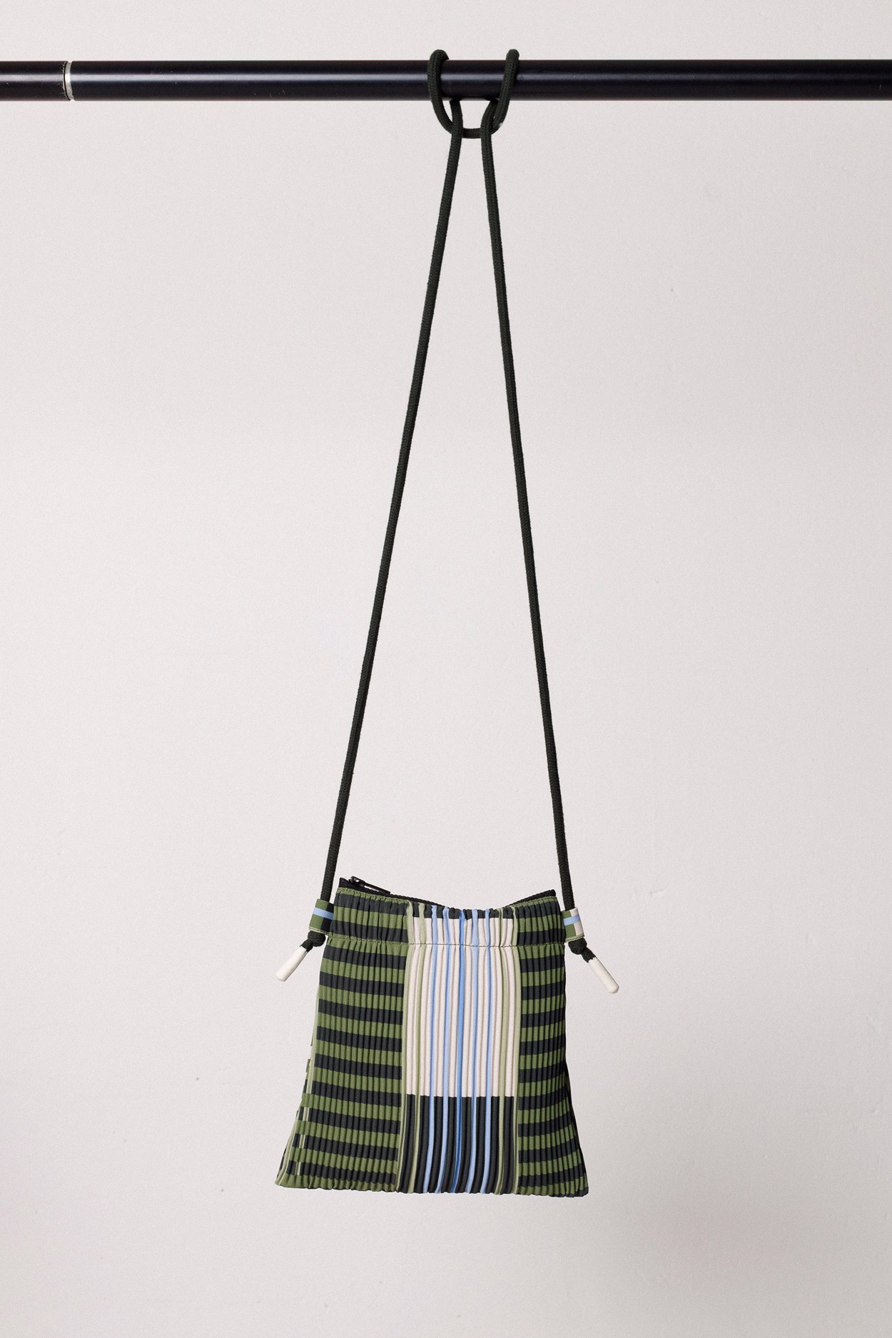 Tienda especializada en las mejores marcas de Ropa Ética, Sostenible y de algodón orgánico en Granada y Jaén. SKFK, Skunkfunk, PAN Producto BásicoBOLSO ZUIA