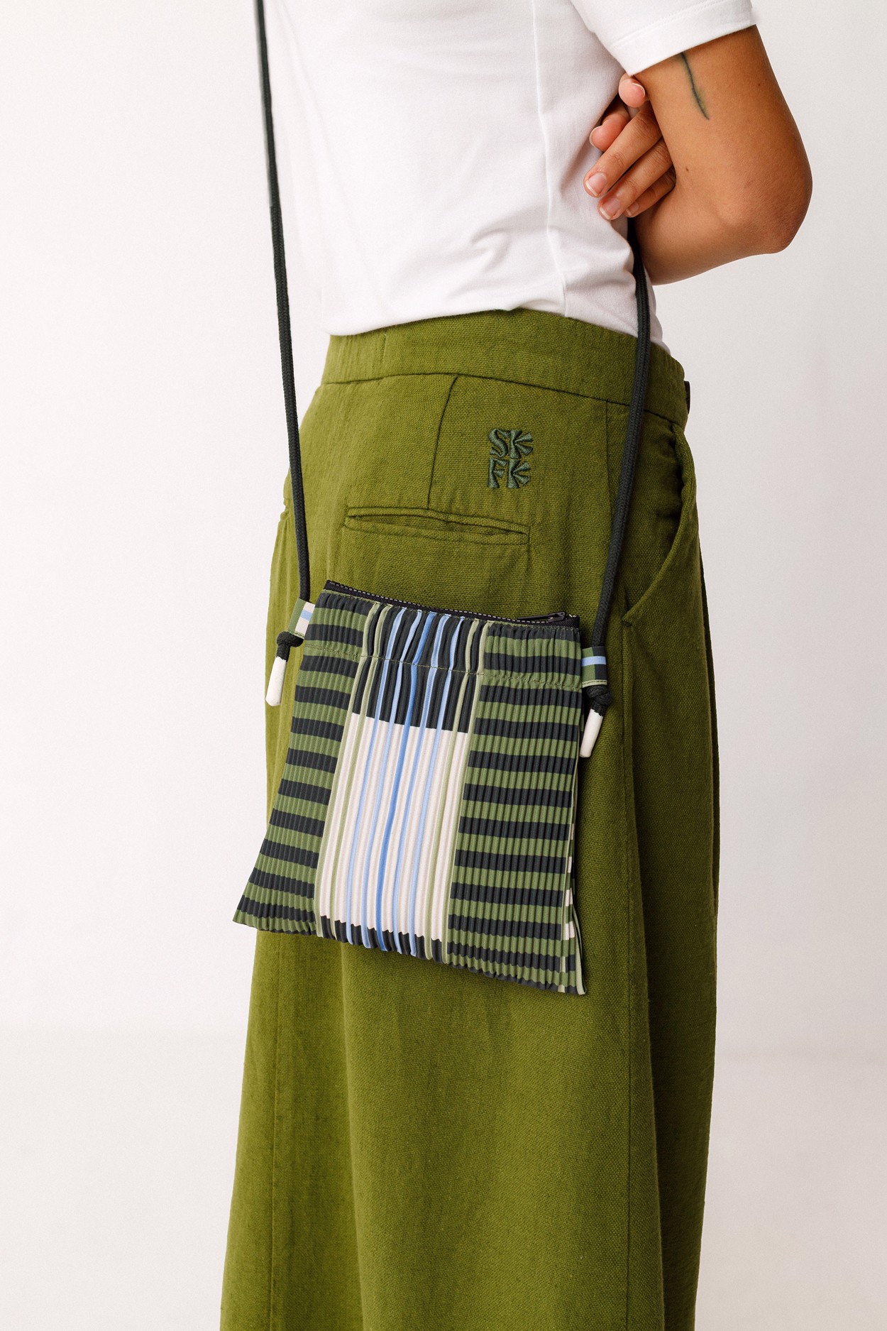 Tienda especializada en las mejores marcas de Ropa Ética, Sostenible y de algodón orgánico en Granada y Jaén. SKFK, Skunkfunk, PAN Producto BásicoBOLSO ZUIA