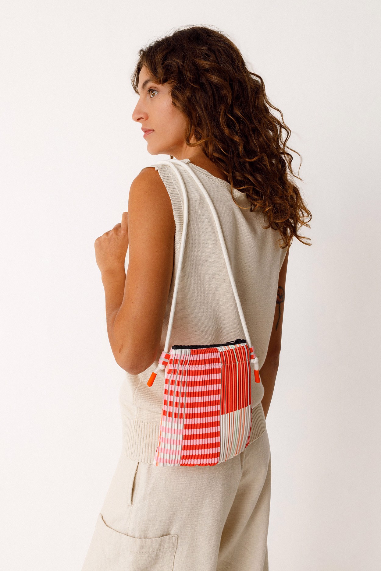 Tienda especializada en las mejores marcas de Ropa Ética, Sostenible y de algodón orgánico en Granada y Jaén. SKFK, Skunkfunk, PAN Producto Básico BOLSO ZUIA