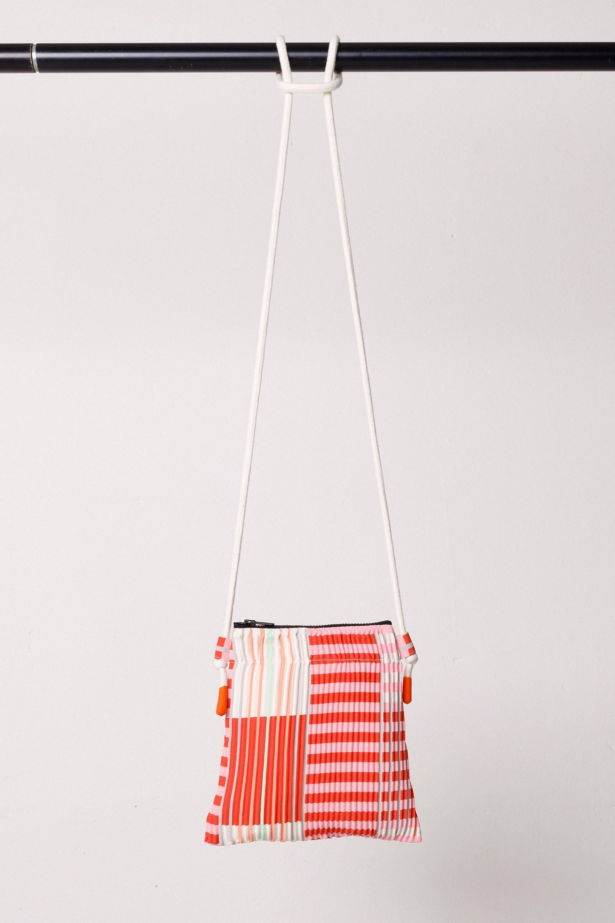 Tienda especializada en las mejores marcas de Ropa Ética, Sostenible y de algodón orgánico en Granada y Jaén. SKFK, Skunkfunk, PAN Producto BásicoBOLSO ZUIA