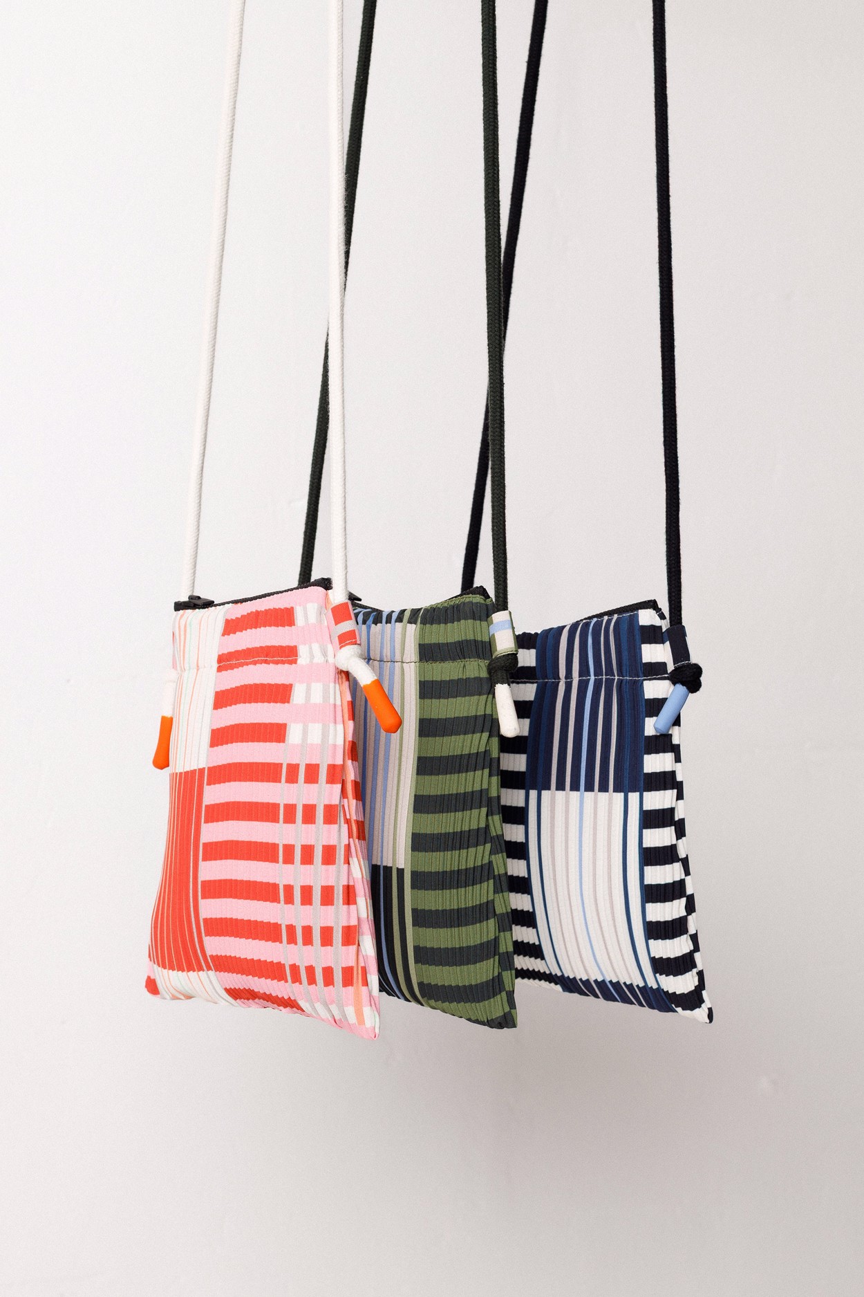 Tienda especializada en las mejores marcas de Ropa Ética, Sostenible y de algodón orgánico en Granada y Jaén. SKFK, Skunkfunk, PAN Producto BásicoBOLSO ZUIA