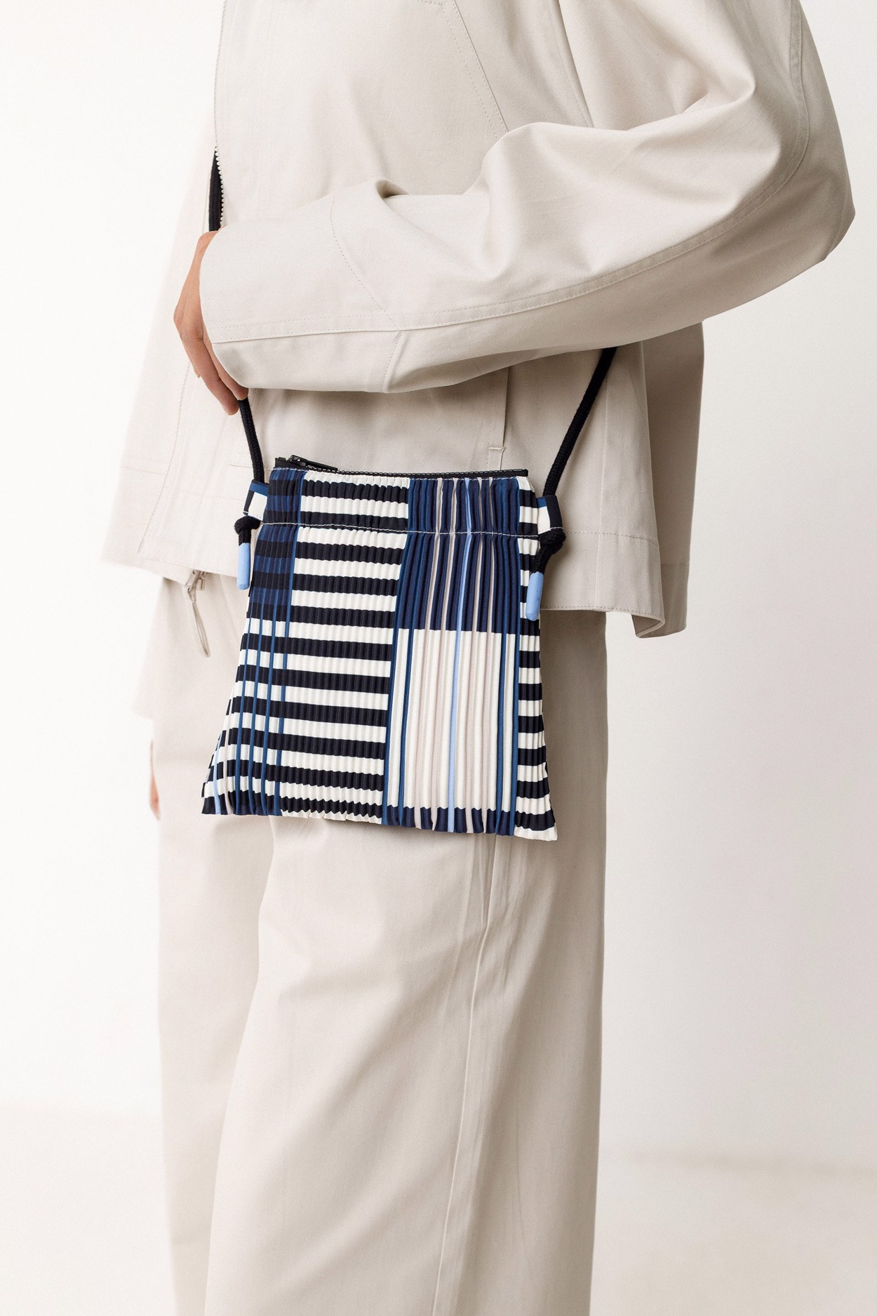 Tienda especializada en las mejores marcas de Ropa Ética, Sostenible y de algodón orgánico en Granada y Jaén. SKFK, Skunkfunk, PAN Producto Básico BOLSO ZUIA