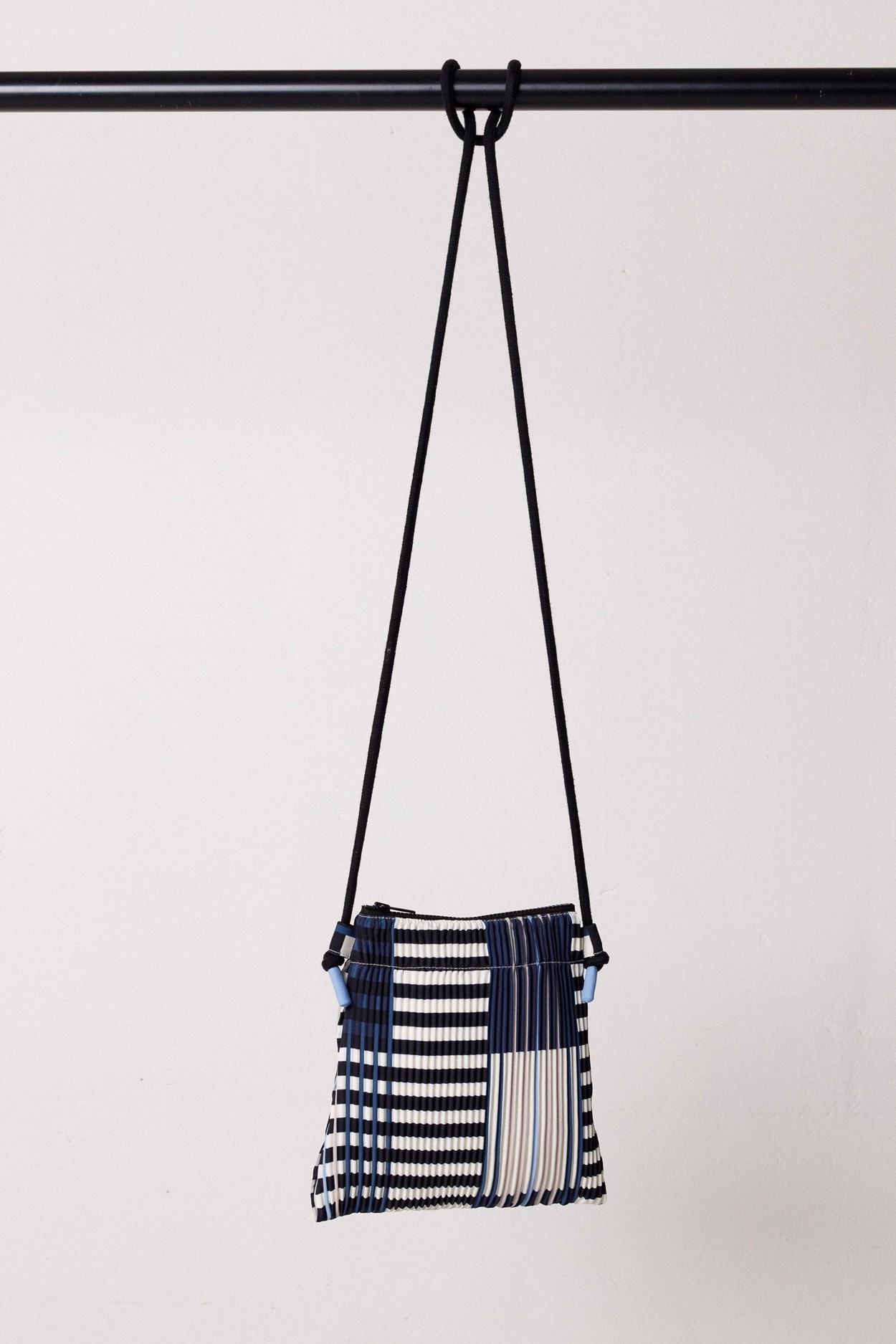 Tienda especializada en las mejores marcas de Ropa Ética, Sostenible y de algodón orgánico en Granada y Jaén. SKFK, Skunkfunk, PAN Producto BásicoBOLSO ZUIA