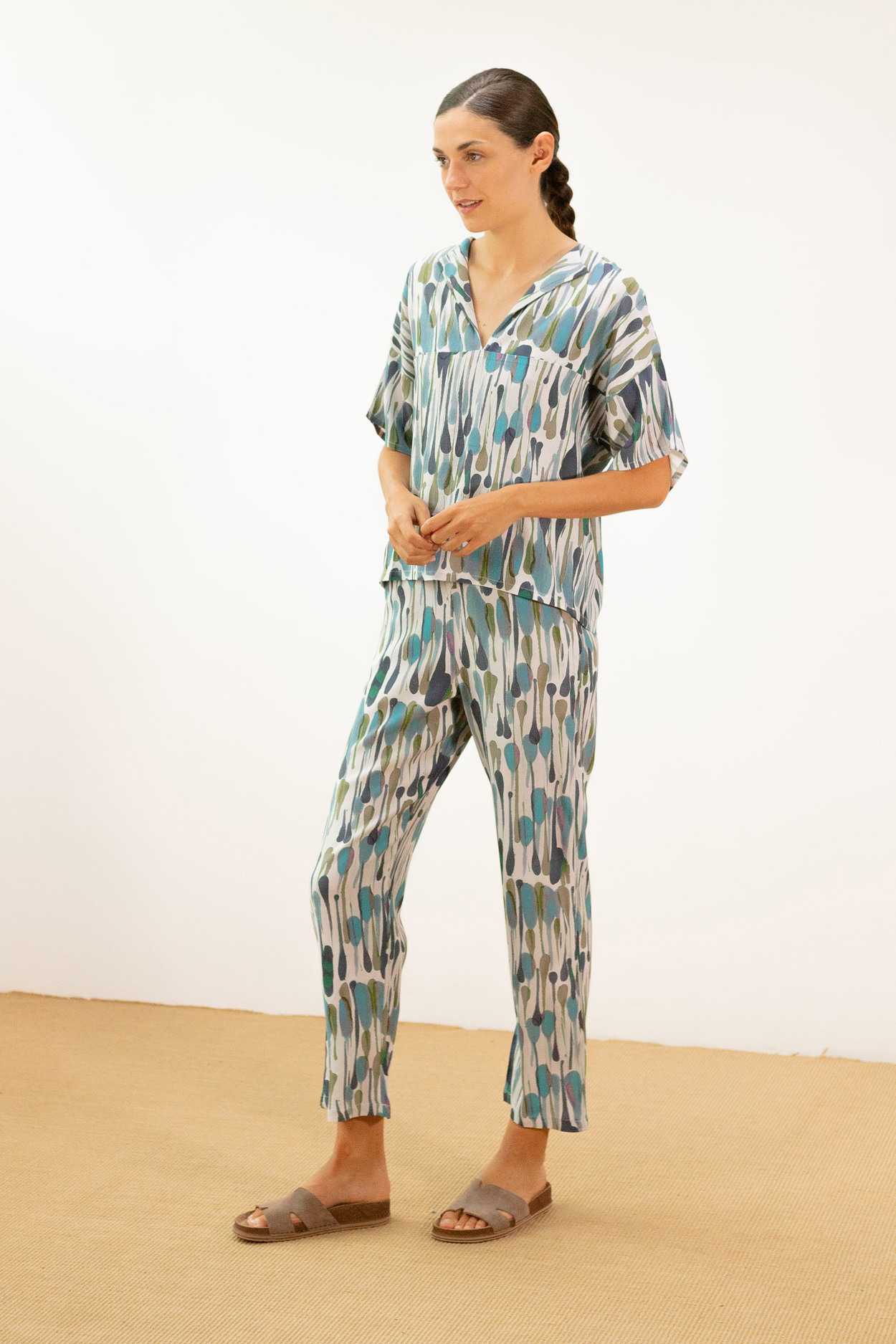 Tienda especializada en las mejores marcas de Ropa Ética, Sostenible y de algodón orgánico en Granada y Jaén. SKFK, Skunkfunk, PAN Producto Básico PANTALÓN GOTAS