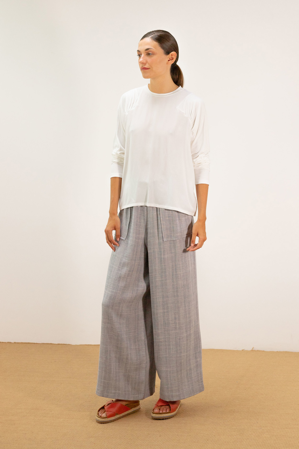 Tienda especializada en las mejores marcas de Ropa Ética, Sostenible y de algodón orgánico en Granada y Jaén. SKFK, Skunkfunk, PAN Producto Básico PANTALÓN CLOE