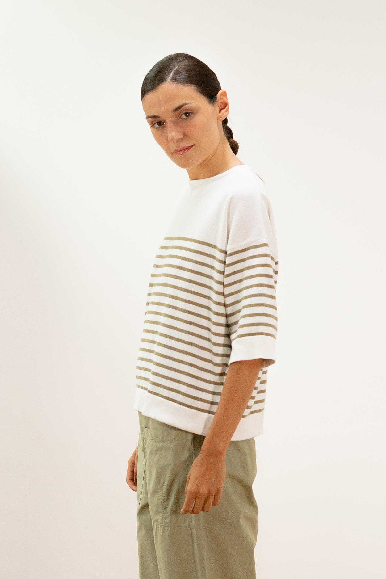 Tienda especializada en las mejores marcas de Ropa Ética, Sostenible y de algodón orgánico en Granada y Jaén. SKFK, Skunkfunk, PAN Producto BásicoJERSEY RAYAS VERDE