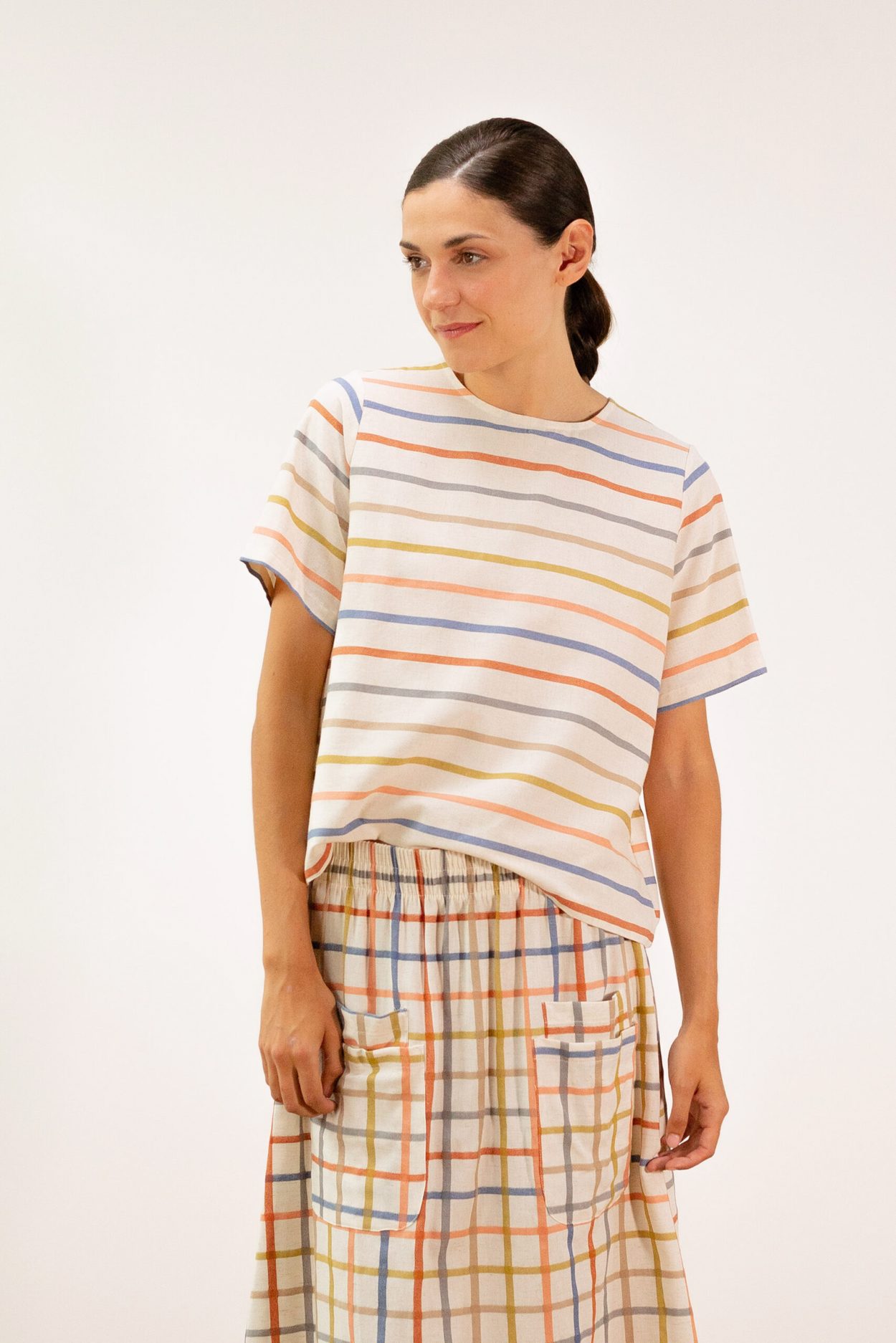 Tienda especializada en las mejores marcas de Ropa Ética, Sostenible y de algodón orgánico en Granada y Jaén. SKFK, Skunkfunk, PAN Producto Básico BLUSA SÁHARA