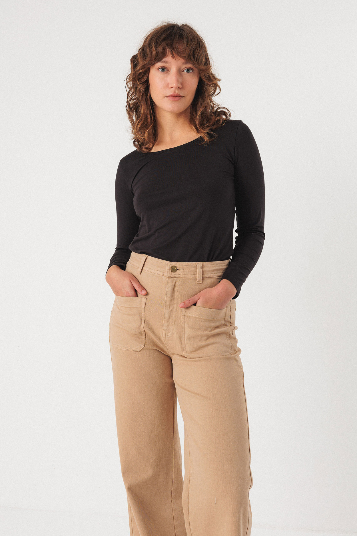 Tienda especializada en las mejores marcas de Ropa Ética, Sostenible y de algodón orgánico en Granada y Jaén. SKFK, Skunkfunk, PAN Producto Básico CAMISETA SEI