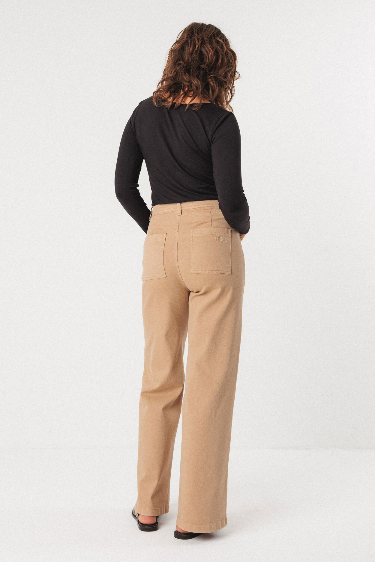 Tienda especializada en las mejores marcas de Ropa Ética, Sostenible y de algodón orgánico en Granada y Jaén. SKFK, Skunkfunk, PAN Producto BásicoCAMISETA SEI
