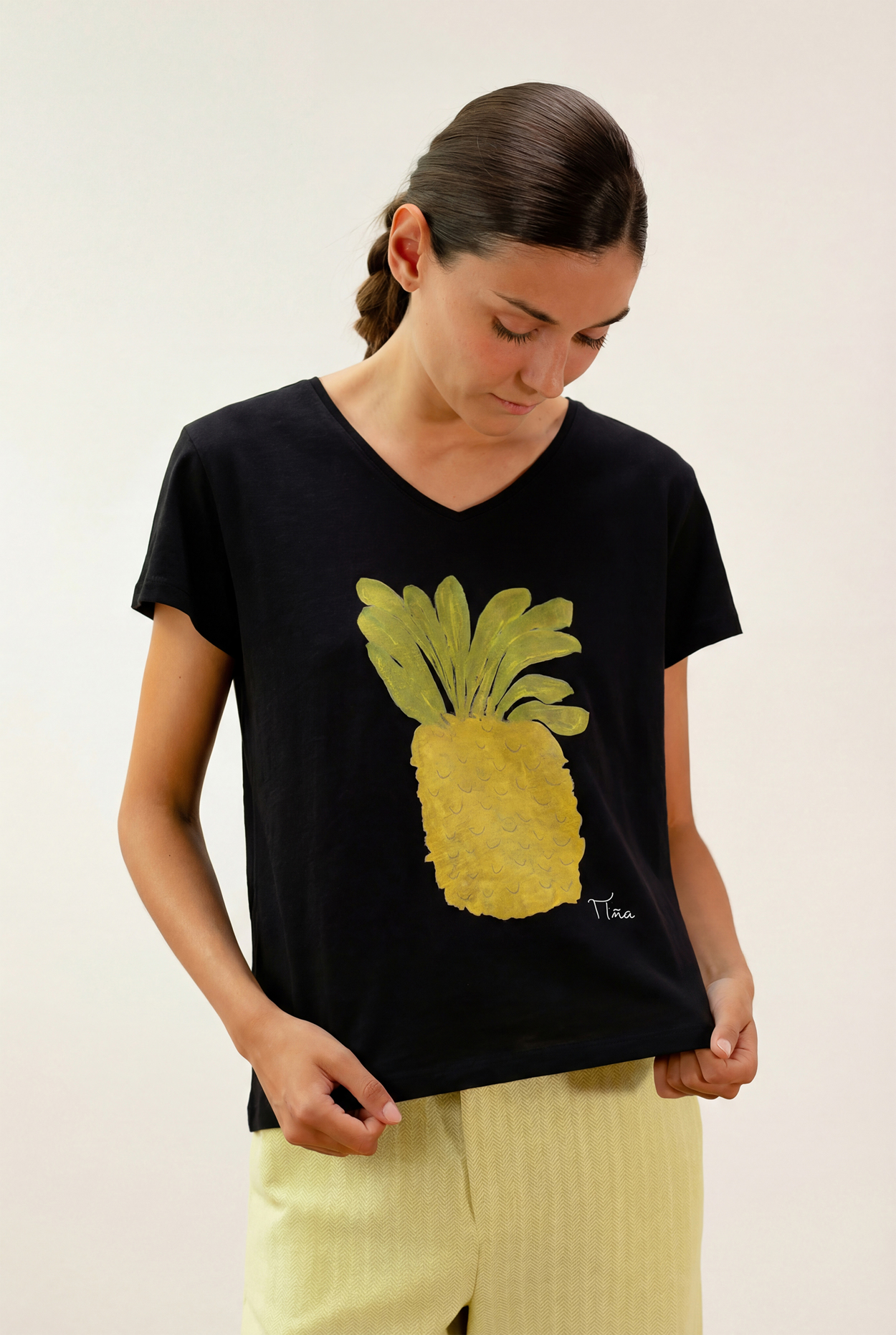 Tienda especializada en las mejores marcas de Ropa Ética, Sostenible y de algodón orgánico en Granada y Jaén. SKFK, Skunkfunk, PAN Producto Básico CAMISETA PIÑA