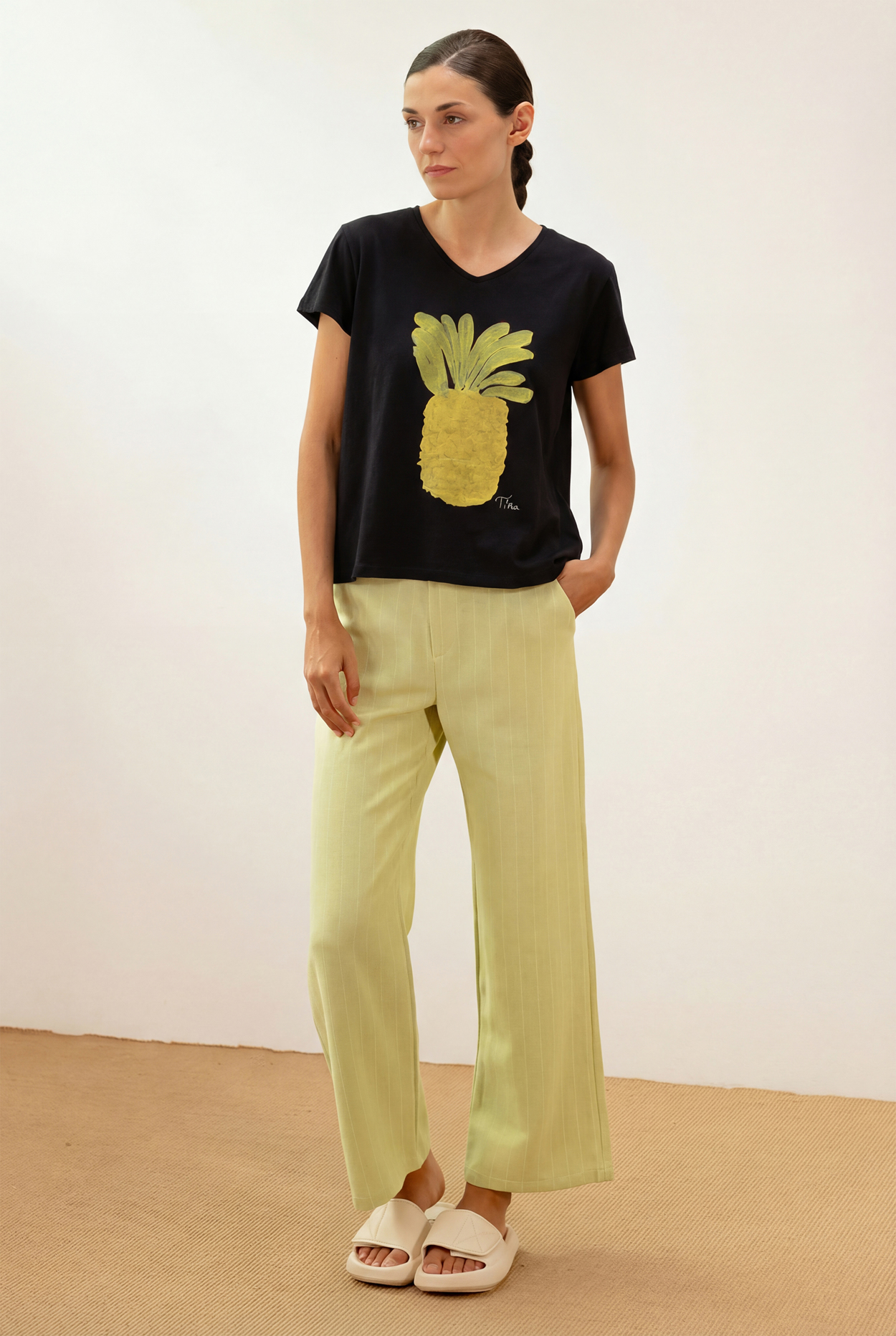 Tienda especializada en las mejores marcas de Ropa Ética, Sostenible y de algodón orgánico en Granada y Jaén. SKFK, Skunkfunk, PAN Producto BásicoCAMISETA PIÑA