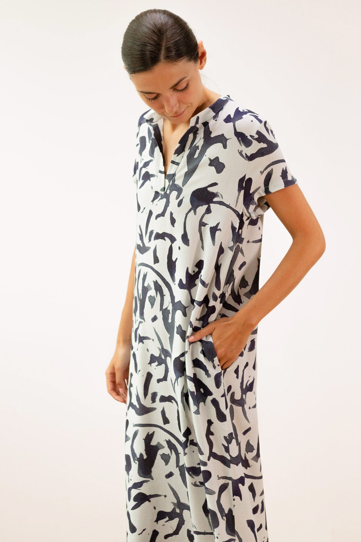 Tienda especializada en las mejores marcas de Ropa Ética, Sostenible y de algodón orgánico en Granada y Jaén. SKFK, Skunkfunk, PAN Producto BásicoVESTIDO NAGORE