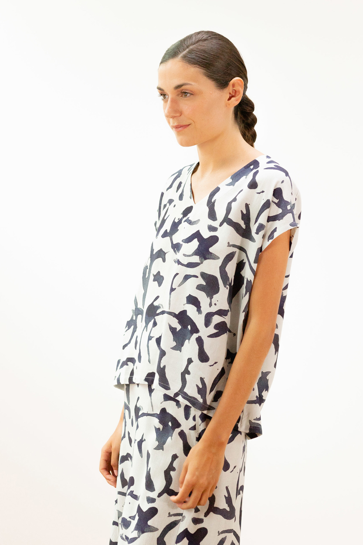 Tienda especializada en las mejores marcas de Ropa Ética, Sostenible y de algodón orgánico en Granada y Jaén. SKFK, Skunkfunk, PAN Producto Básico BLUSA NAGORE