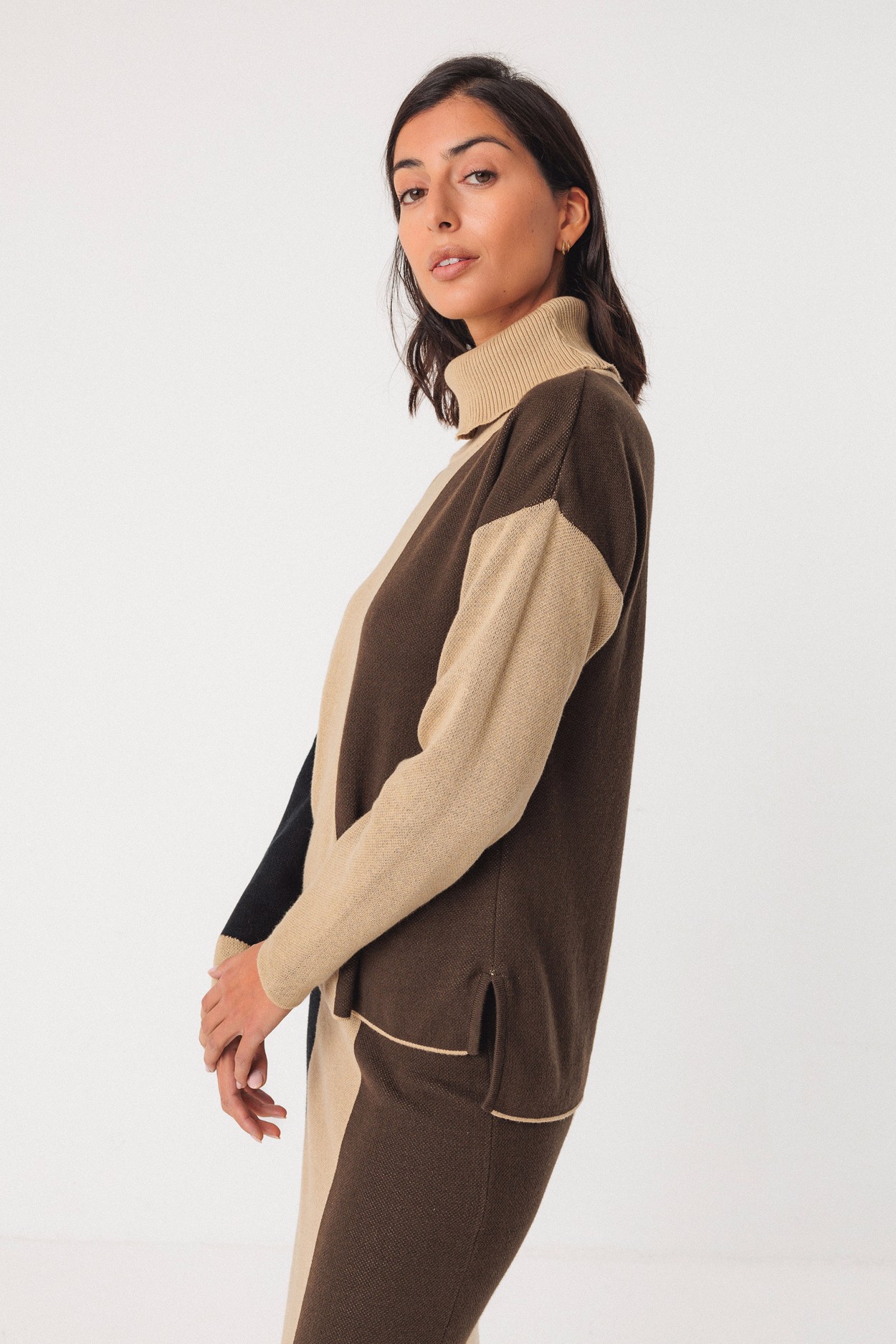 Tienda especializada en las mejores marcas de Ropa Ética, Sostenible y de algodón orgánico en Granada y Jaén. SKFK, Skunkfunk, PAN Producto BásicoJERSEY RITA