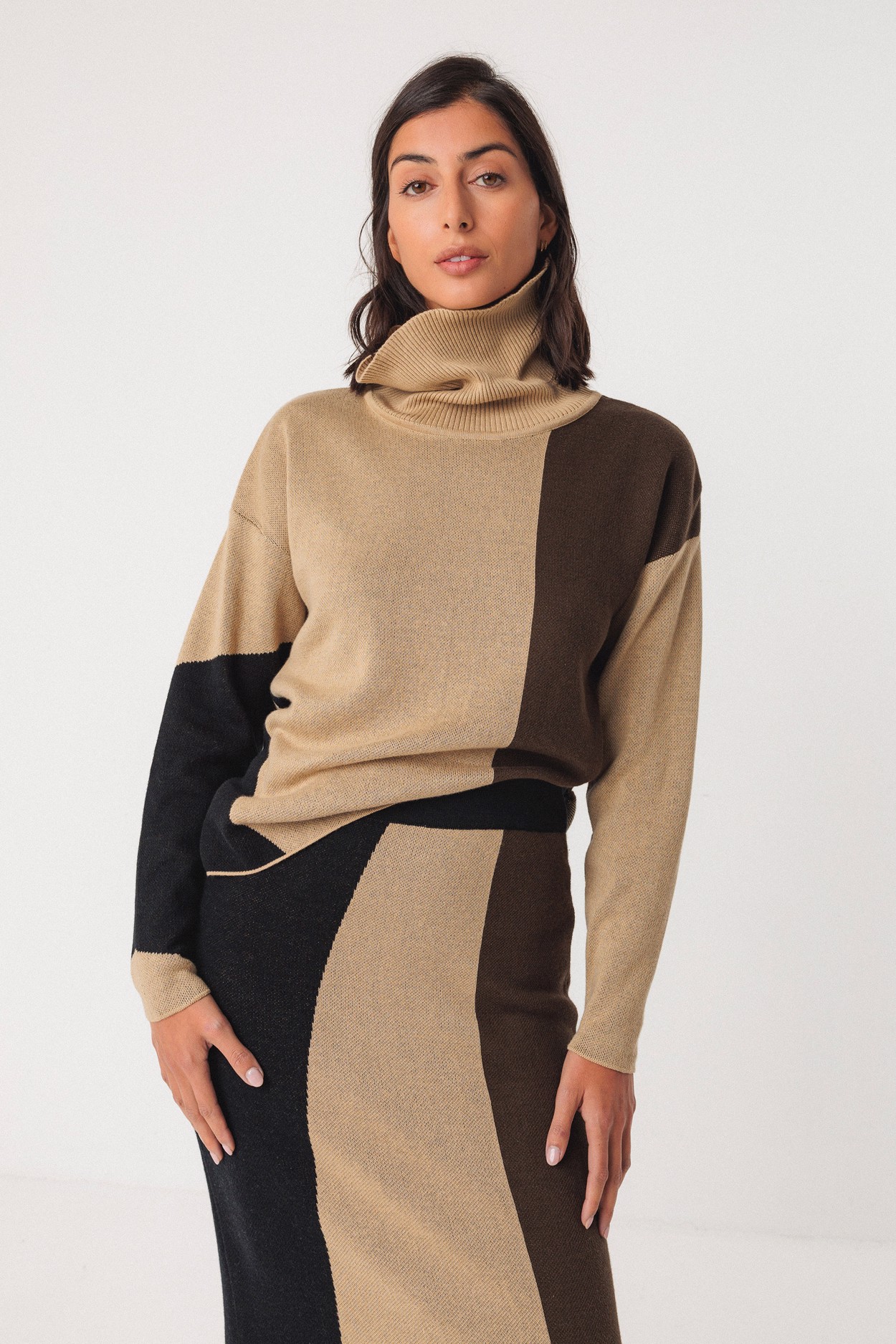 Tienda especializada en las mejores marcas de Ropa Ética, Sostenible y de algodón orgánico en Granada y Jaén. SKFK, Skunkfunk, PAN Producto Básico JERSEY RITA