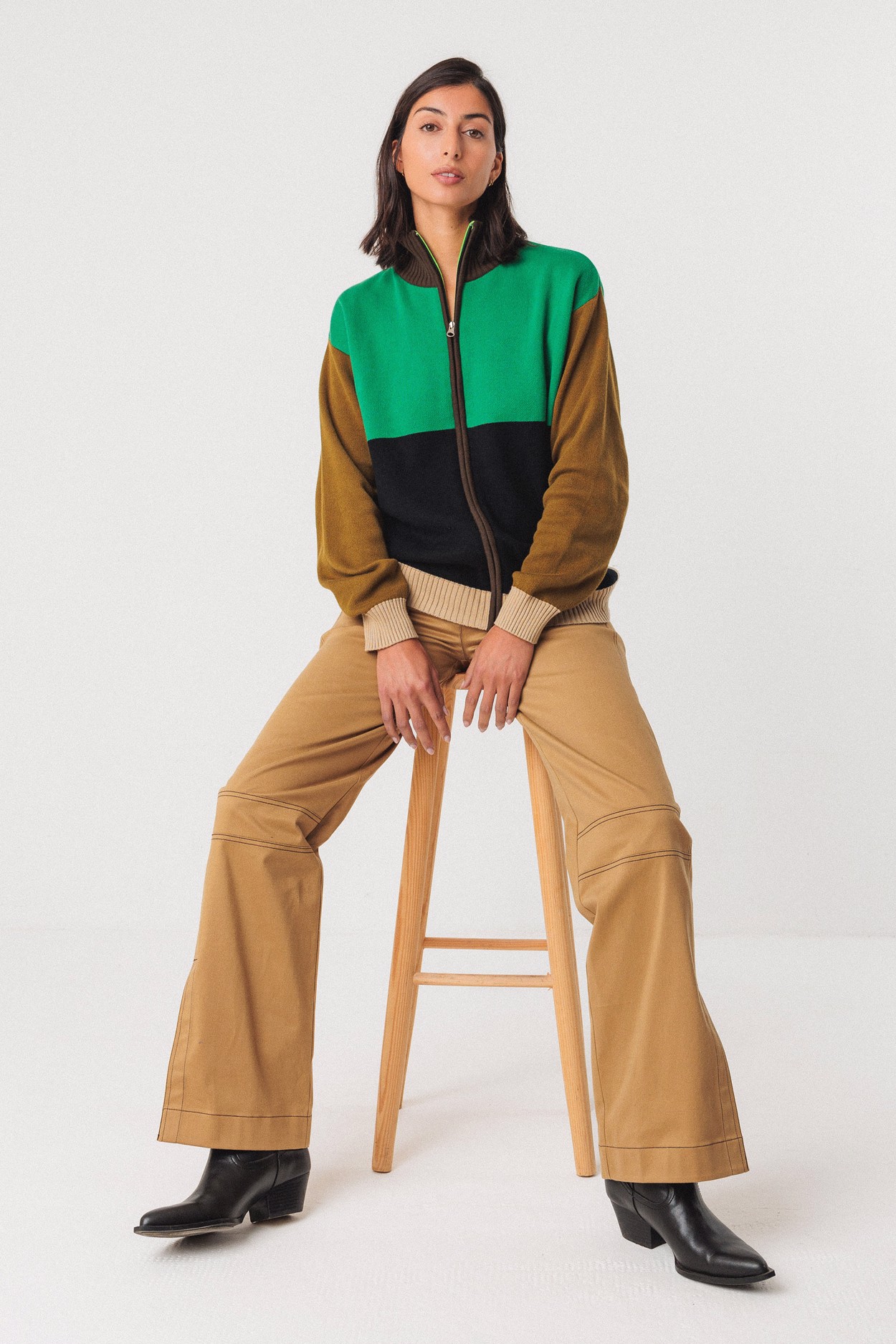 Tienda especializada en las mejores marcas de Ropa Ética, Sostenible y de algodón orgánico en Granada y Jaén. SKFK, Skunkfunk, PAN Producto BásicoREBECA ORIA
