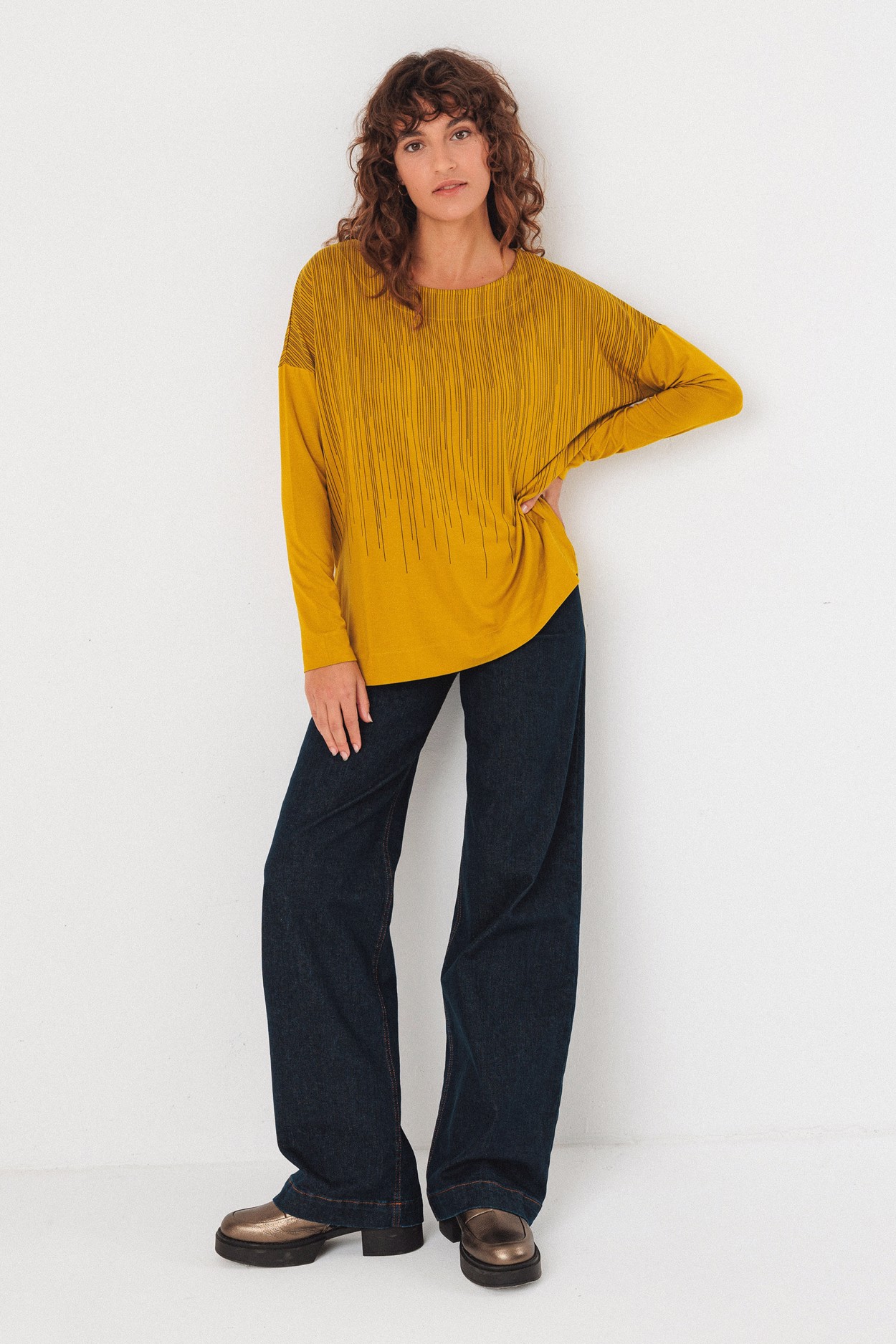 Tienda especializada en las mejores marcas de Ropa Ética, Sostenible y de algodón orgánico en Granada y Jaén. SKFK, Skunkfunk, PAN Producto BásicoCAMISETA URBIA