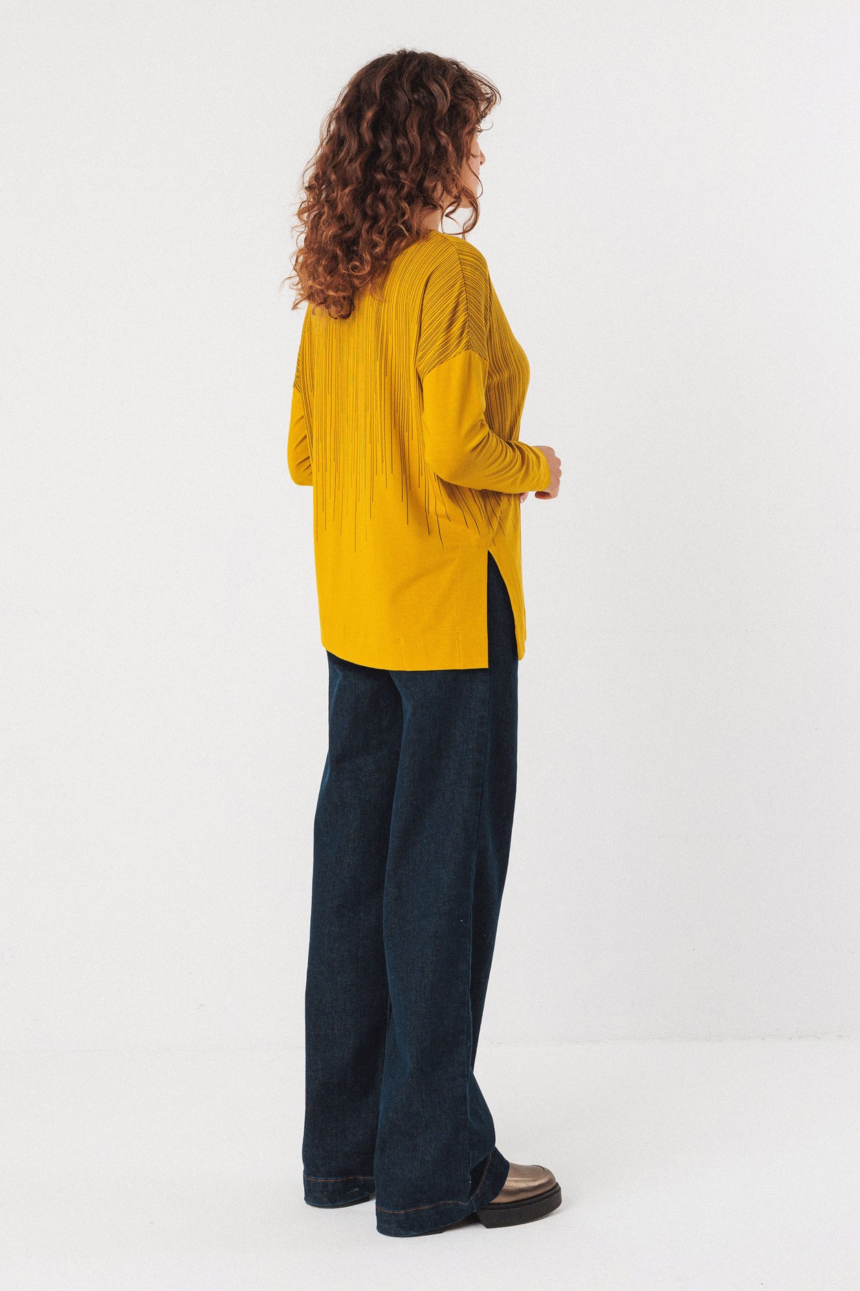 Tienda especializada en las mejores marcas de Ropa Ética, Sostenible y de algodón orgánico en Granada y Jaén. SKFK, Skunkfunk, PAN Producto BásicoCAMISETA URBIA