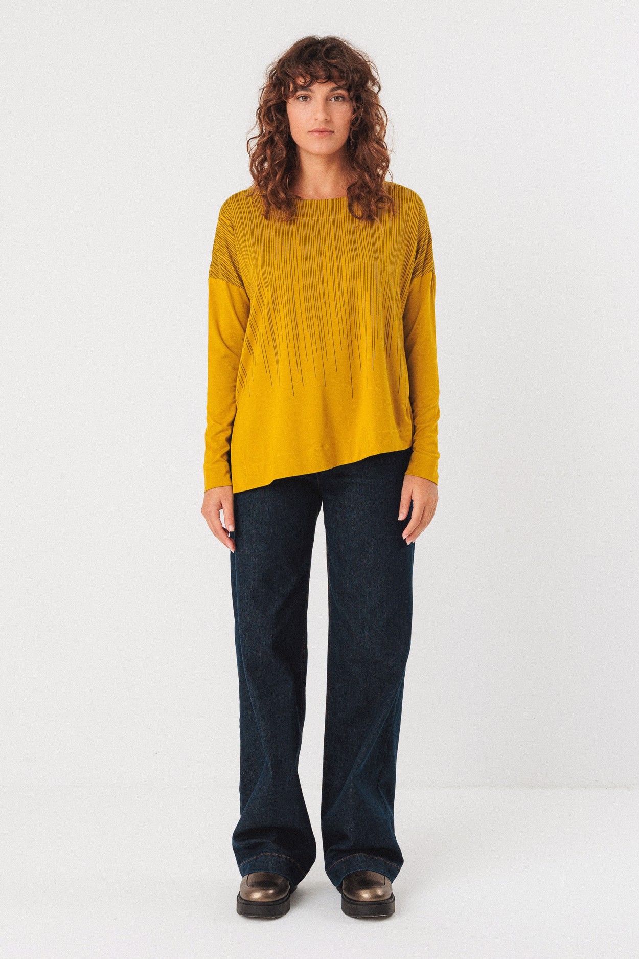 Tienda especializada en las mejores marcas de Ropa Ética, Sostenible y de algodón orgánico en Granada y Jaén. SKFK, Skunkfunk, PAN Producto BásicoCAMISETA URBIA