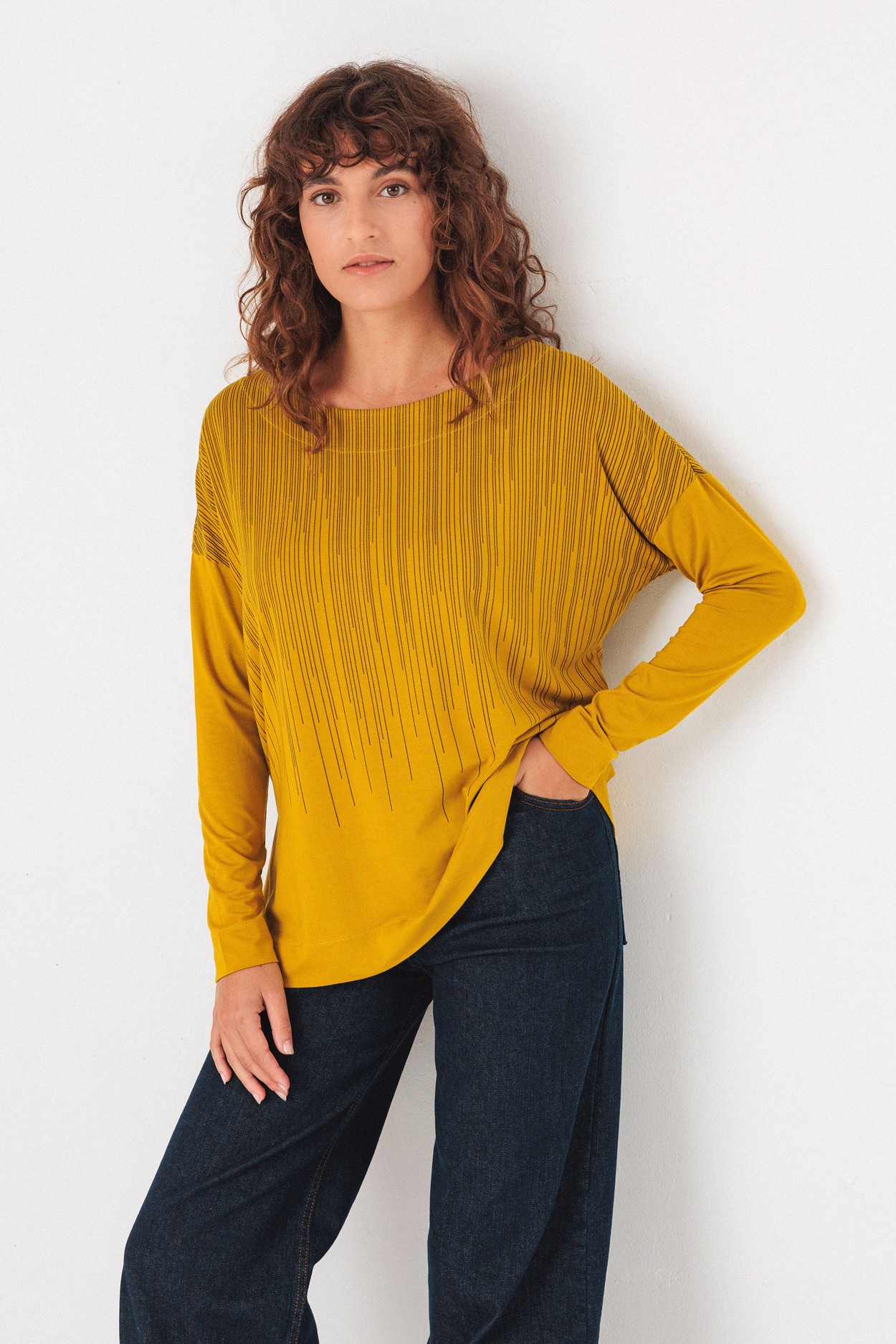 Tienda especializada en las mejores marcas de Ropa Ética, Sostenible y de algodón orgánico en Granada y Jaén. SKFK, Skunkfunk, PAN Producto Básico CAMISETA URBIA