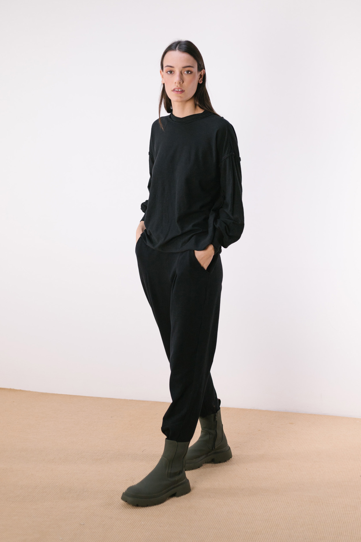 Tienda especializada en las mejores marcas de Ropa Ética, Sostenible y de algodón orgánico en Granada y Jaén. SKFK, Skunkfunk, PAN Producto BásicoPANTALÓN DARKY