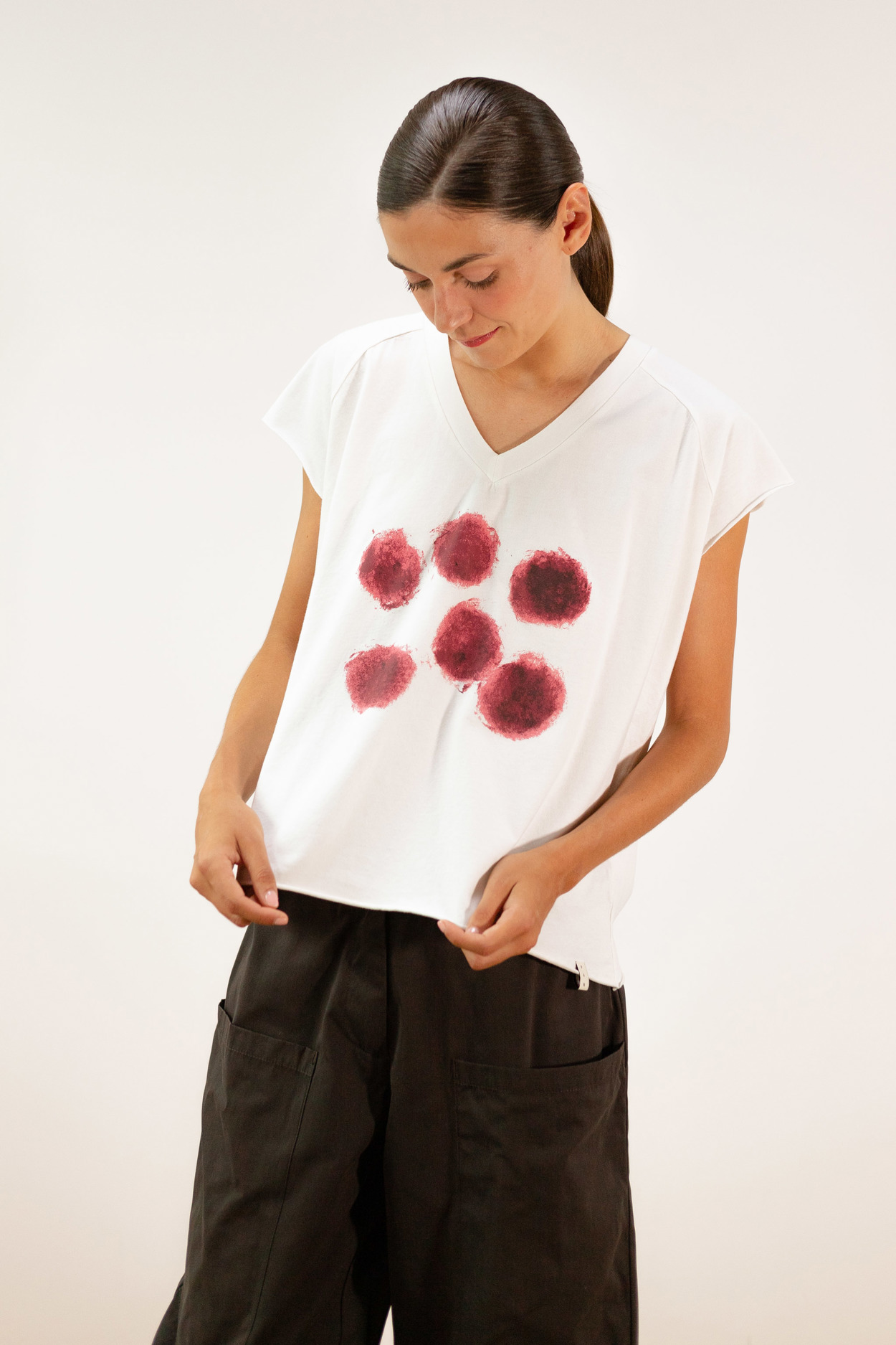 Tienda especializada en las mejores marcas de Ropa Ética, Sostenible y de algodón orgánico en Granada y Jaén. SKFK, Skunkfunk, PAN Producto Básico CAMISETA CEREZAS